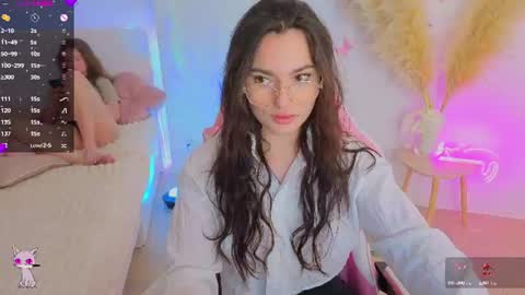 Snapshot of medina_andress chatting on June 28, 10:05 pm Dina online show from June 28, 10:05 pm