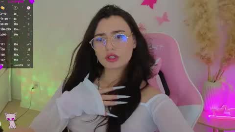 Snapshot of medina_andress chatting on July 9, 9:19 pm Dina online show from July 9, 9:19 pm