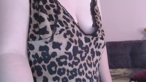 Snapshot of medjik_lool chatting on March 22, 6:39 am Oltereodora-lima online show from March 22, 6:39 am
