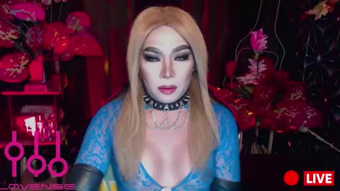 THE QUEEN ALPHA   Queen Medusa Prey online show from January 9, 2:09 pm