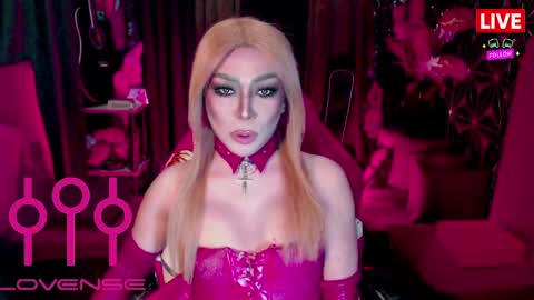 THE QUEEN ALPHA   Queen Medusa Prey online show from April 11, 12:15 am