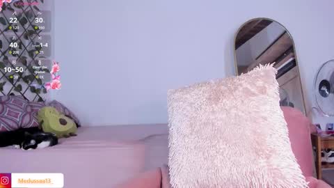 medussa13 online show from February 5, 12:10 pm