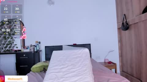 medussa13 online show from April 15, 12:23 pm