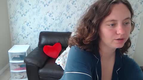 Snapshot of meeka_peeka chatting on February 24, 1:09 pm Meeka Peeka online show from February 24, 1:09 pm