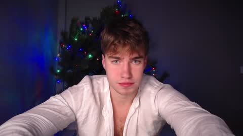 Snapshot of megamaxxxl chatting on December 29, 9:20 pm Max online show from December 29, 9:20 pm