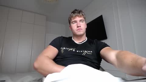 Snapshot of megamaxxxl chatting on September 26, 4:00 pm Max online show from September 26, 4:00 pm