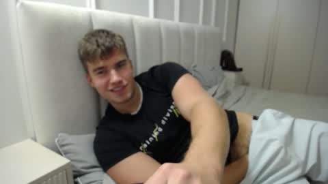 Snapshot of megamaxxxl chatting on October 21, 9:26 pm Max online show from October 21, 9:26 pm