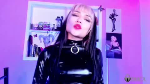 Snapshot of megan__manson chatting on February 24, 10:19 pm Megan online show from February 24, 10:19 pm