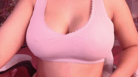 Snapshot of megan_akbar chatting on December 8, 12:08 pm megan akbar online show from December 8, 12:08 pm