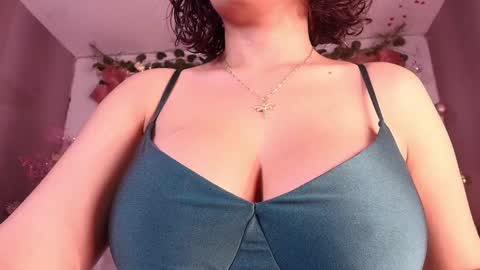 Snapshot of megan_akbar chatting on December 24, 12:00 pm megan akbar online show from December 24, 12:00 pm