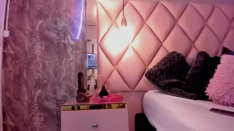 M E G A N online show from January 30, 7:15 pm