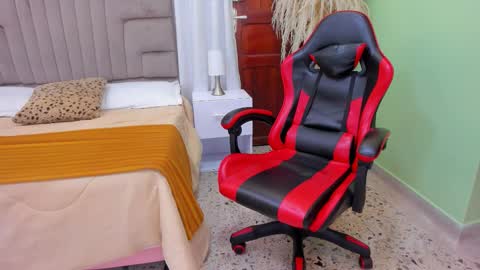 Snapshot of megan_angie chatting on February 23, 3:15 am Megan Angie online show from February 23, 3:15 am