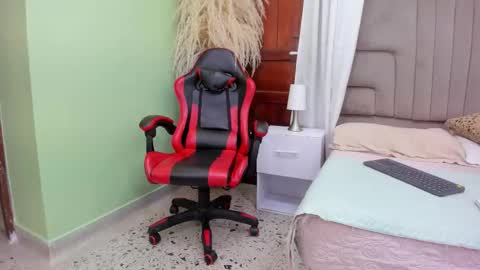 Snapshot of megan_angie chatting on March 1, 3:19 am Megan Angie online show from March 1, 3:19 am