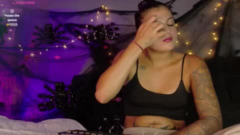 Snapshot of megan_browns1 chatting on October 22, 1:33 pm Megan  online show from October 22, 1:33 pm