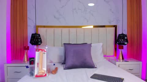 Carolina Paez online show from February 5, 10:33 pm