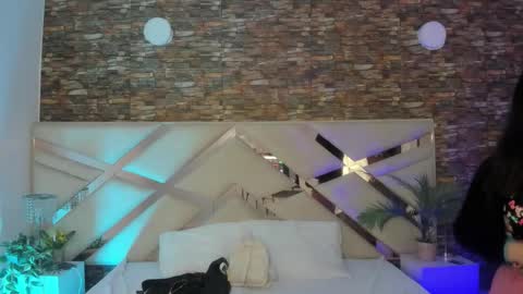     online show from January 8, 12:29 pm