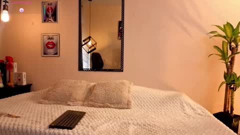 megan do santos online show from September 25, 7:39 pm