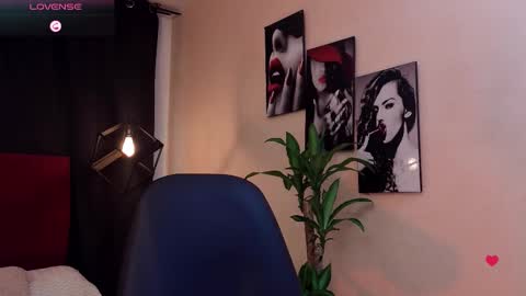 megan do santos online show from October 10, 8:30 pm