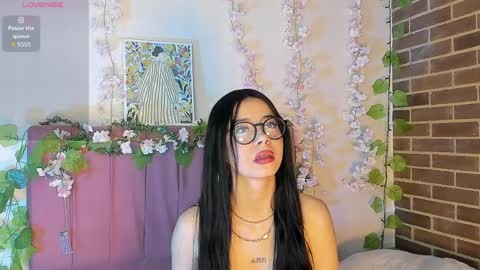 Snapshot of megan_gg chatting on March 31, 9:15 pm megan_gg online show from March 31, 9:15 pm