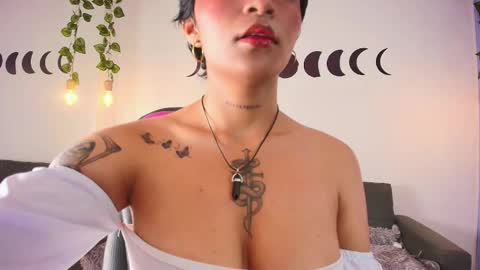 megan_hottts online show from January 7, 1:35 pm