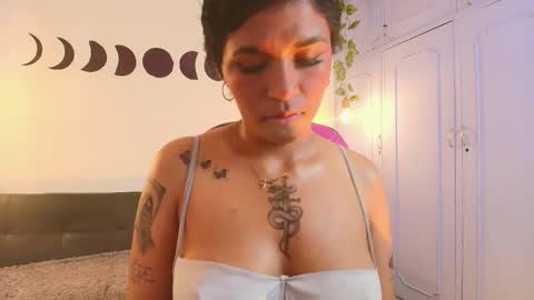 megan_hottts online show from January 15, 4:44 pm