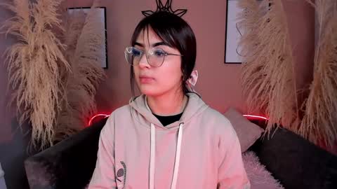 Snapshot of megan_moore__ chatting on January 6, 12:35 pm online show from January 6, 12:35 pm