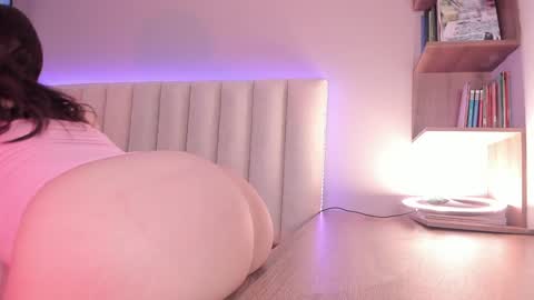 Snapshot of megan_moore__ chatting on January 17, 4:04 pm online show from January 17, 4:04 pm