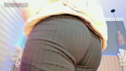 Snapshot of megan_moore__ chatting on February 8, 12:06 pm online show from February 8, 12:06 pm