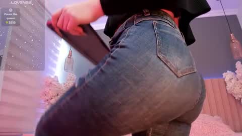 Snapshot of megan_moore__ chatting on February 13, 12:11 pm online show from February 13, 12:11 pm