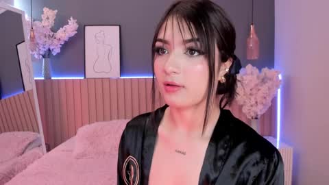 Snapshot of megan_moore__ chatting on February 14, 4:09 pm online show from February 14, 4:09 pm