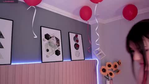 Snapshot of megan_moore__ chatting on February 17, 4:04 pm online show from February 17, 4:04 pm