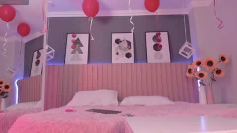 Snapshot of megan_moore__ chatting on February 17, 7:10 pm online show from February 17, 7:10 pm