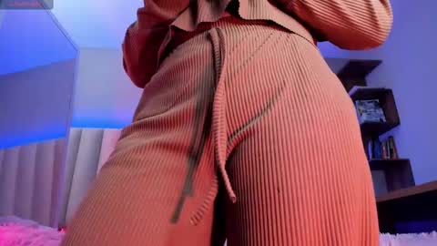 Snapshot of megan_moore__ chatting on February 19, 12:00 pm online show from February 19, 12:00 pm