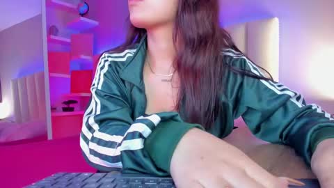 Snapshot of megan_moore__ chatting on March 6, 11:36 am online show from March 6, 11:36 am