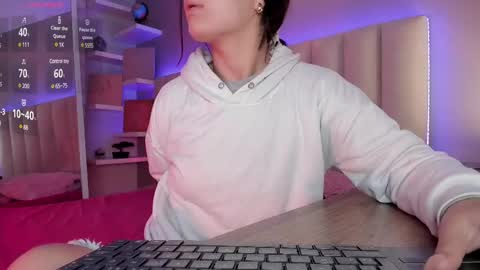 Snapshot of megan_moore__ chatting on March 7, 11:40 am online show from March 7, 11:40 am