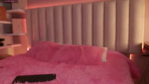 Snapshot of megan_moore__ chatting on September 13, 12:05 pm online show from September 13, 12:05 pm