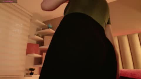 Snapshot of megan_moore__ chatting on September 15, 12:05 pm online show from September 15, 12:05 pm