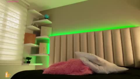 Snapshot of megan_moore__ chatting on September 16, 12:06 pm online show from September 16, 12:06 pm