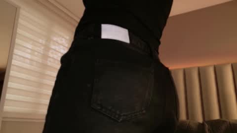 Snapshot of megan_moore__ chatting on September 17, 12:07 pm online show from September 17, 12:07 pm