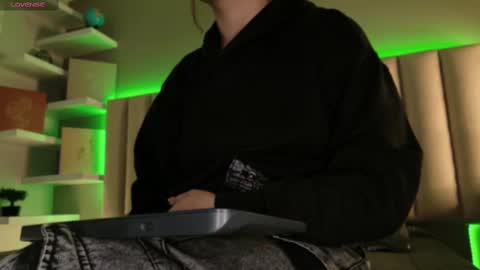 Snapshot of megan_moore__ chatting on September 18, 12:07 pm online show from September 18, 12:07 pm