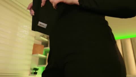 Snapshot of megan_moore__ chatting on September 20, 12:06 pm online show from September 20, 12:06 pm