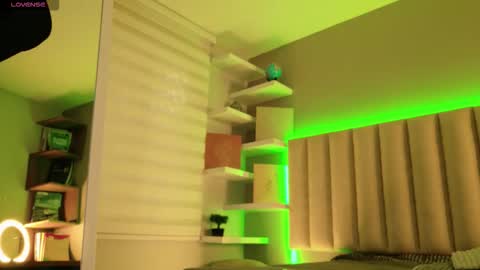 Snapshot of megan_moore__ chatting on September 27, 11:59 am online show from September 27, 11:59 am