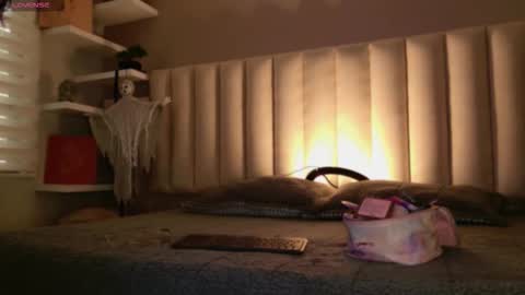 Snapshot of megan_moore__ chatting on October 18, 12:06 pm online show from October 18, 12:06 pm