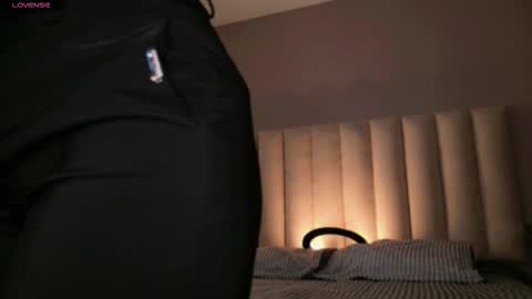 Snapshot of megan_moore__ chatting on November 11, 12:16 pm online show from November 11, 12:16 pm