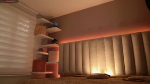 Snapshot of megan_moore__ chatting on November 15, 12:13 pm online show from November 15, 12:13 pm