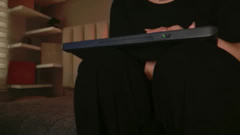 Snapshot of megan_moore__ chatting on November 23, 12:38 pm online show from November 23, 12:38 pm