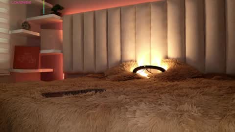 Snapshot of megan_moore__ chatting on November 25, 12:05 pm online show from November 25, 12:05 pm