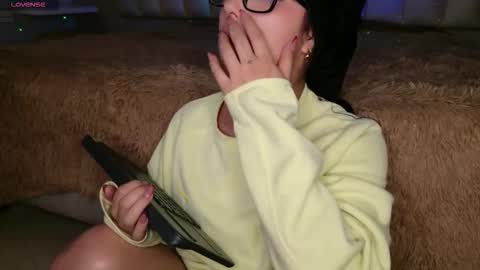 Snapshot of megan_moore__ chatting on December 20, 12:01 pm online show from December 20, 12:01 pm