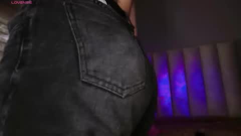 Snapshot of megan_moore__ chatting on January 6, 12:09 pm online show from January 6, 12:09 pm