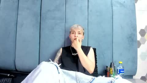 Snapshot of megan_thompsonn_ chatting on July 28, 3:02 am megan_thompsonn_ online show from July 28, 3:02 am